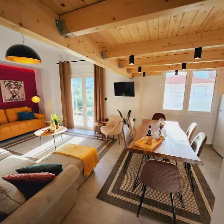 Luxury Loft Yiota 아파트 *